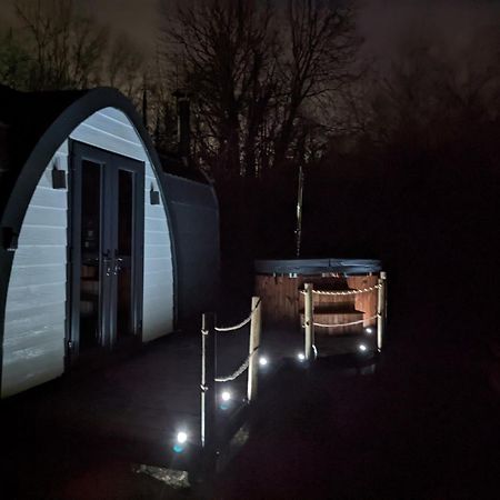 Villa Emlyn'S Coppice - Luxury Woodland Glamping à Holywell  Extérieur photo