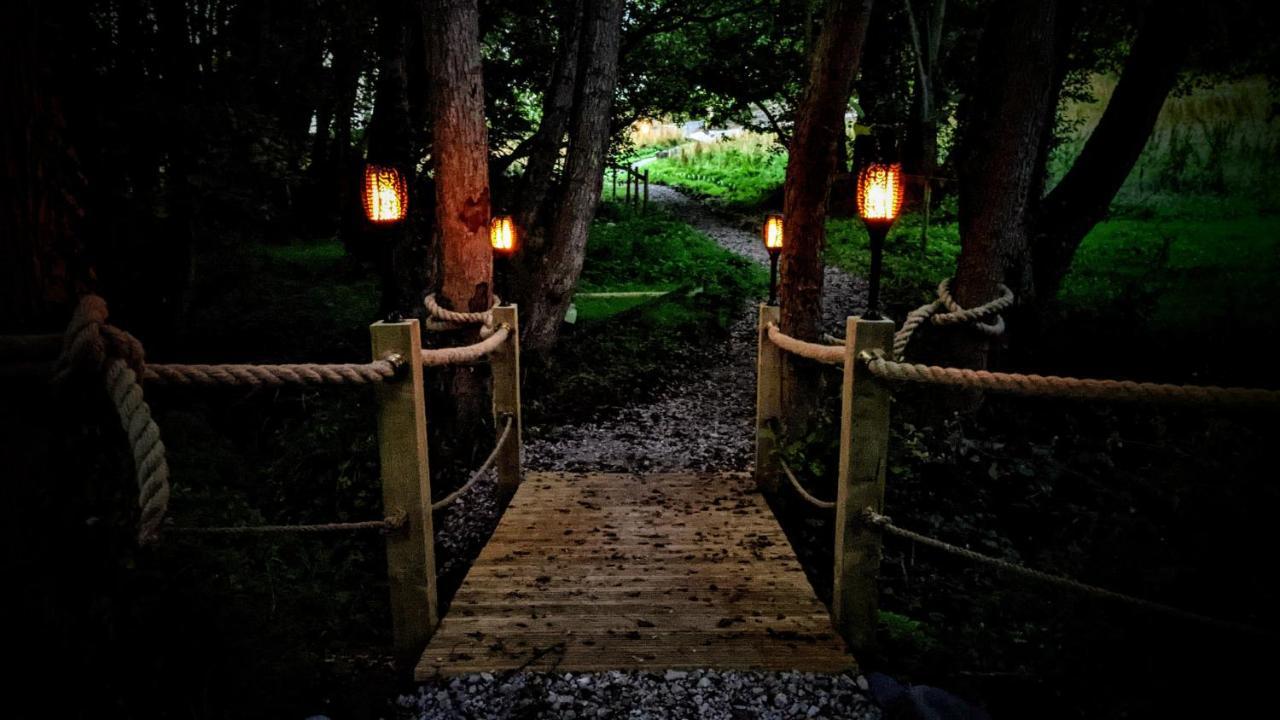 Villa Emlyn'S Coppice - Luxury Woodland Glamping à Holywell  Extérieur photo