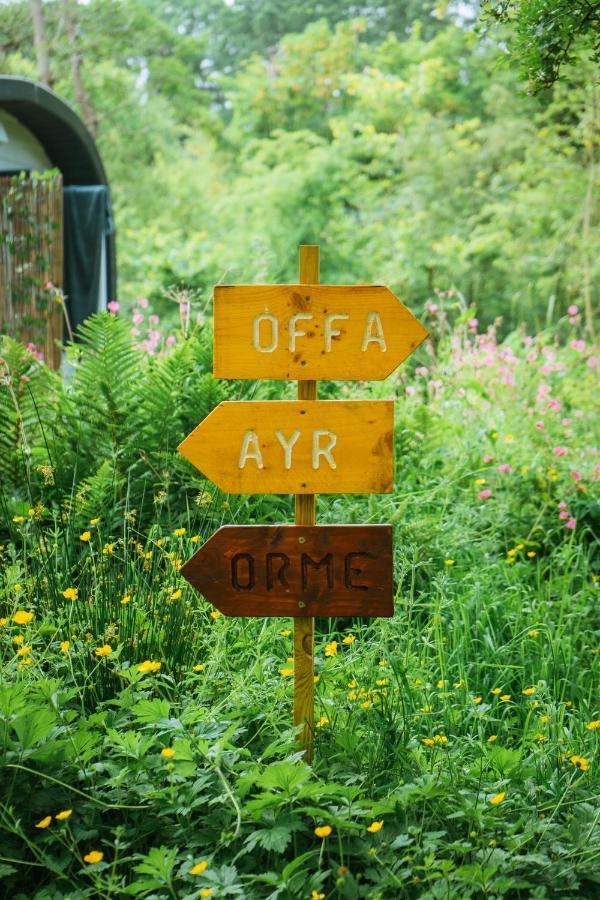 Villa Emlyn'S Coppice - Luxury Woodland Glamping à Holywell  Extérieur photo