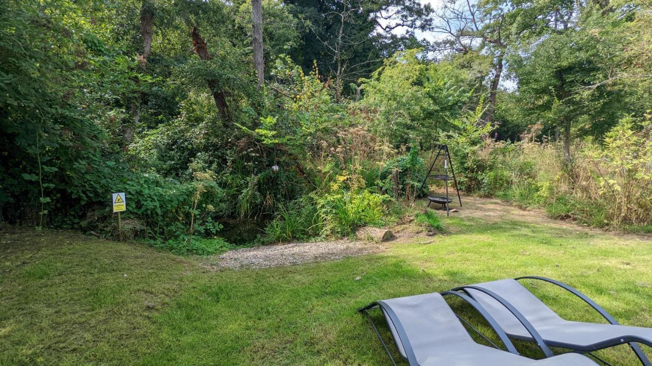Villa Emlyn'S Coppice - Luxury Woodland Glamping à Holywell  Extérieur photo