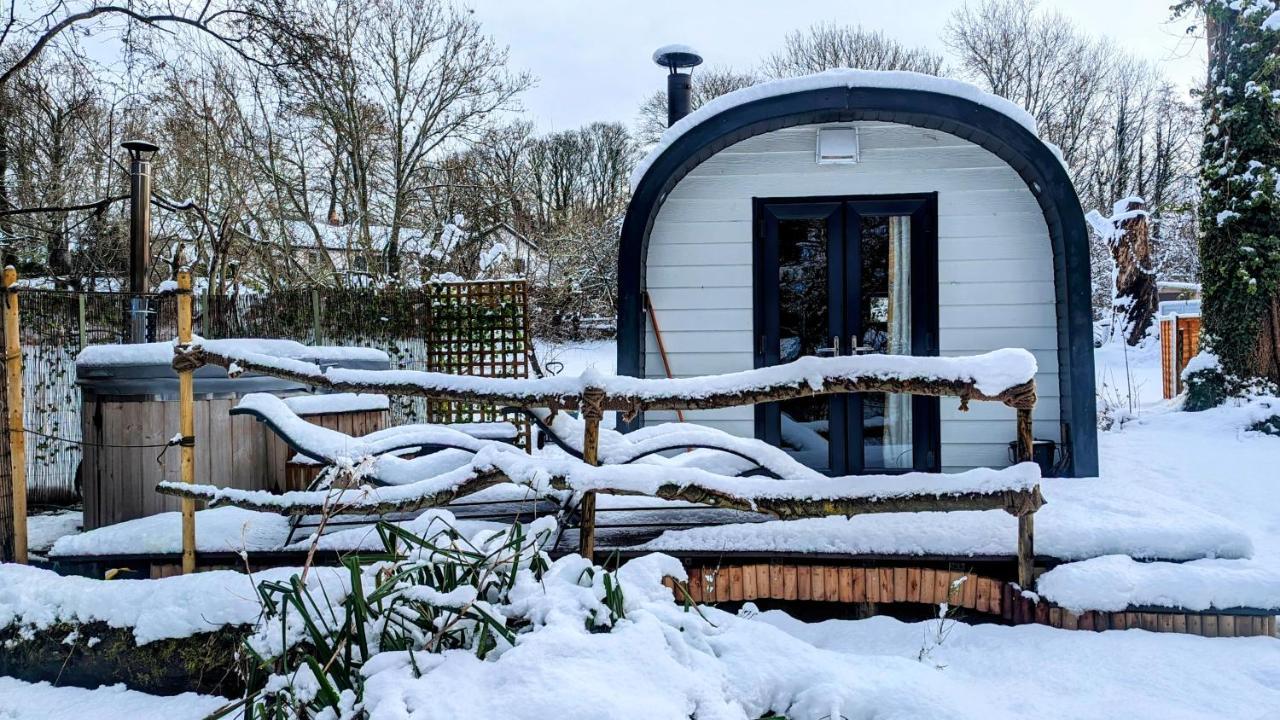 Villa Emlyn'S Coppice - Luxury Woodland Glamping à Holywell  Extérieur photo