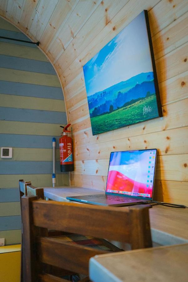 Villa Emlyn'S Coppice - Luxury Woodland Glamping à Holywell  Extérieur photo