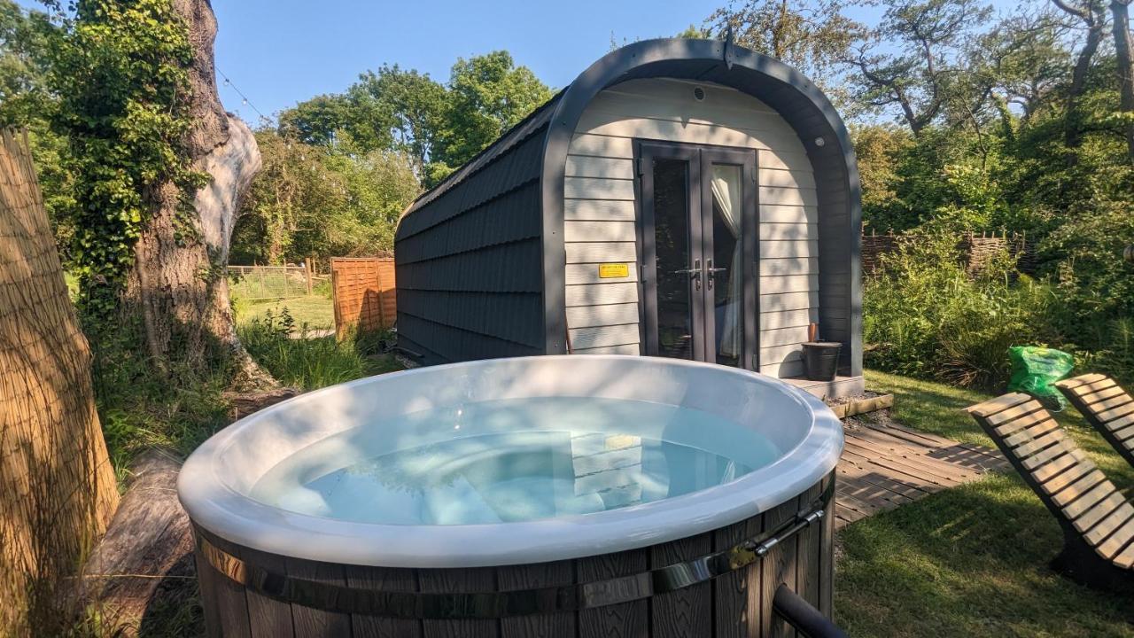 Villa Emlyn'S Coppice - Luxury Woodland Glamping à Holywell  Extérieur photo