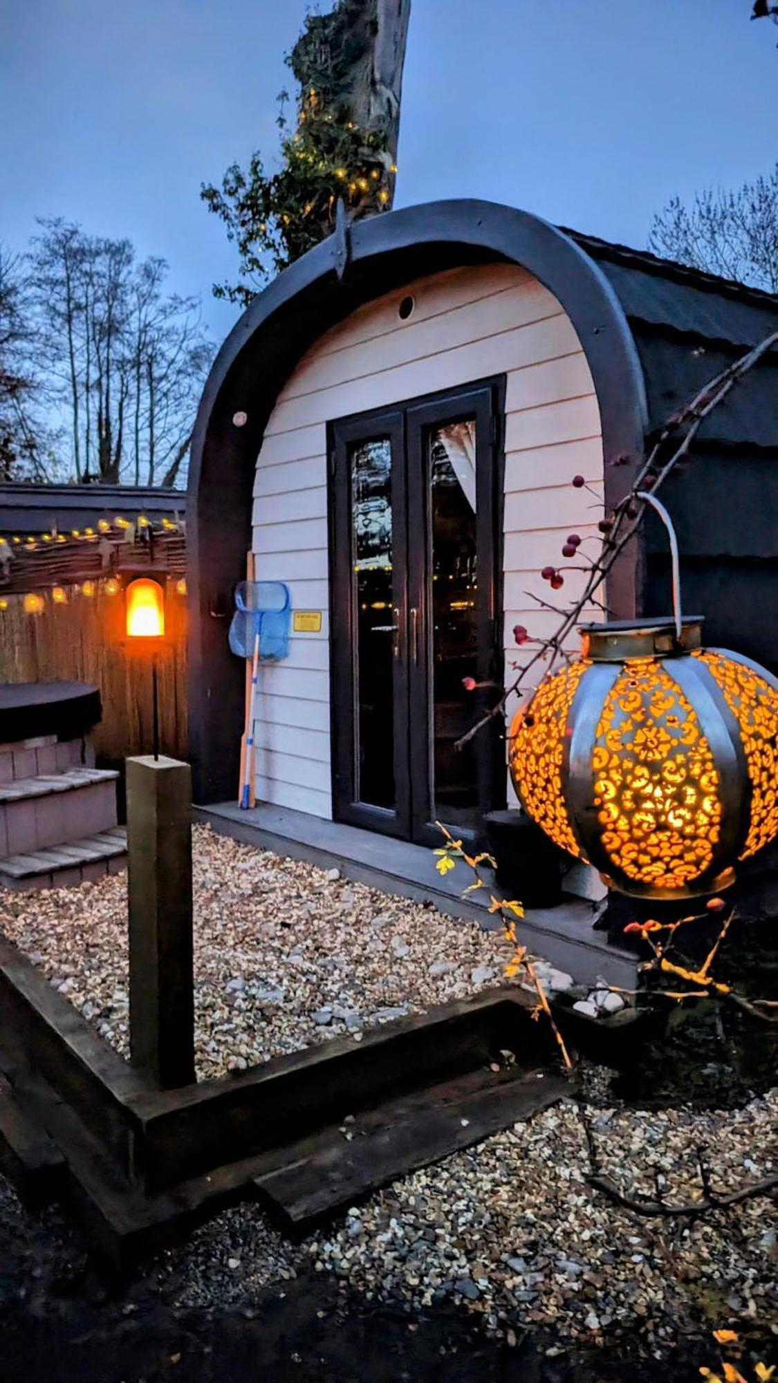 Villa Emlyn'S Coppice - Luxury Woodland Glamping à Holywell  Extérieur photo