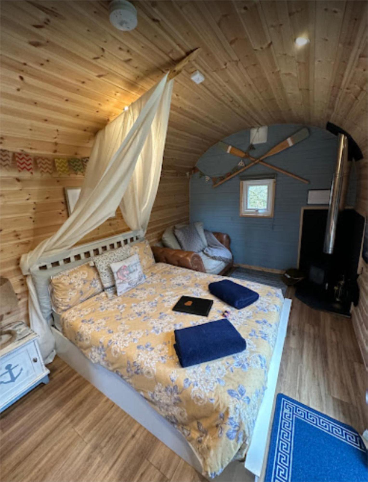 Villa Emlyn'S Coppice - Luxury Woodland Glamping à Holywell  Extérieur photo