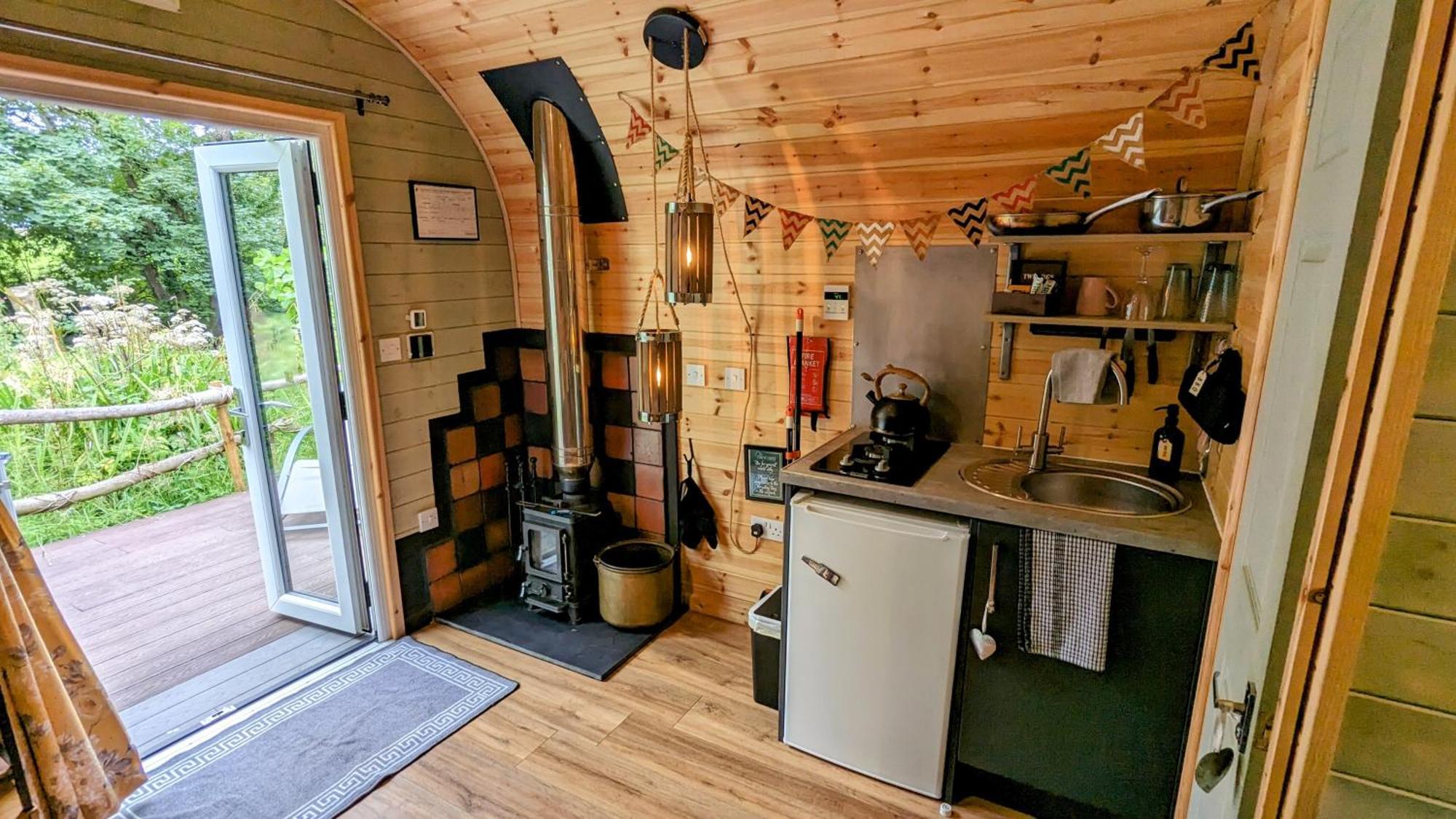 Villa Emlyn'S Coppice - Luxury Woodland Glamping à Holywell  Extérieur photo
