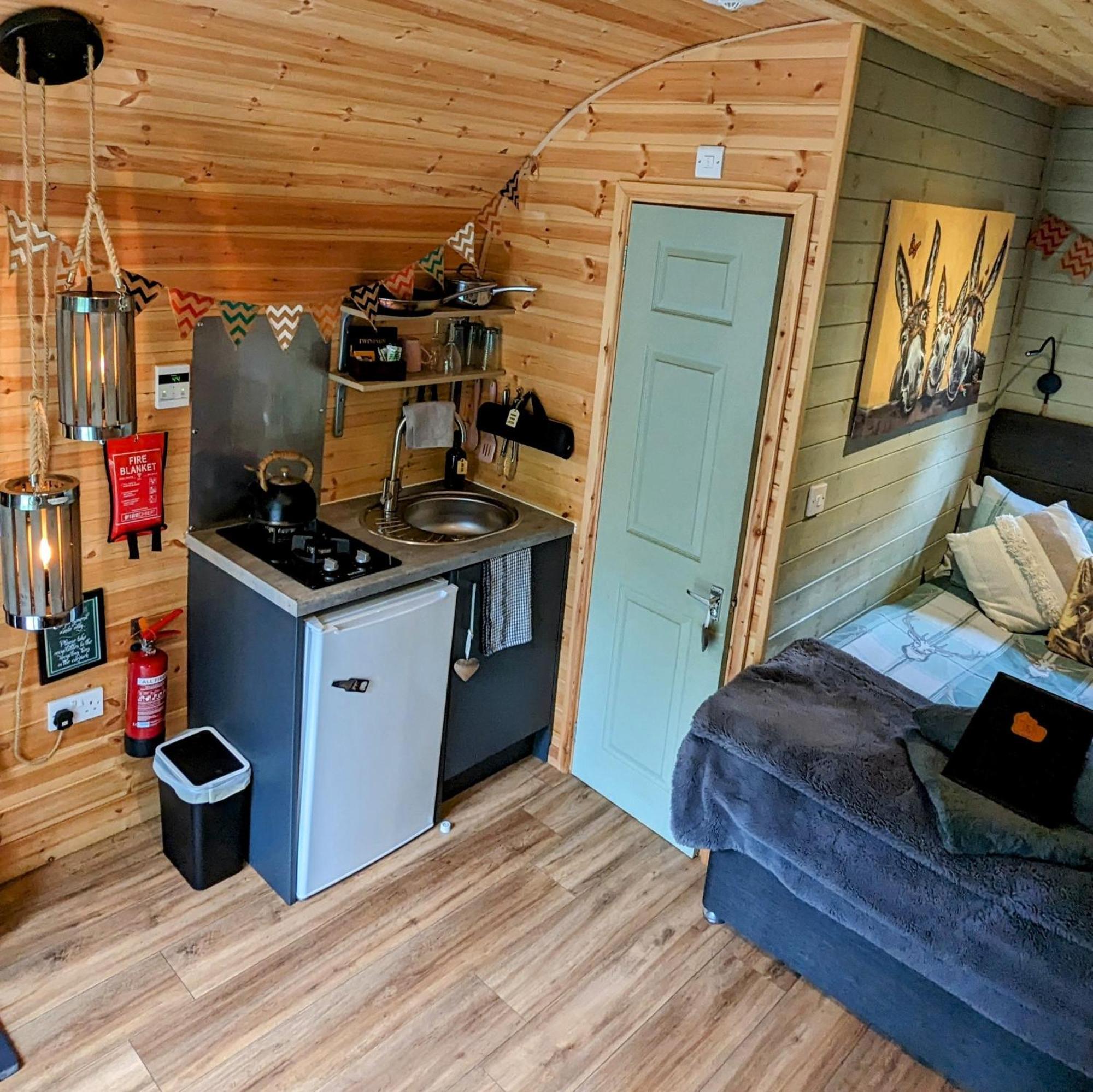 Villa Emlyn'S Coppice - Luxury Woodland Glamping à Holywell  Extérieur photo