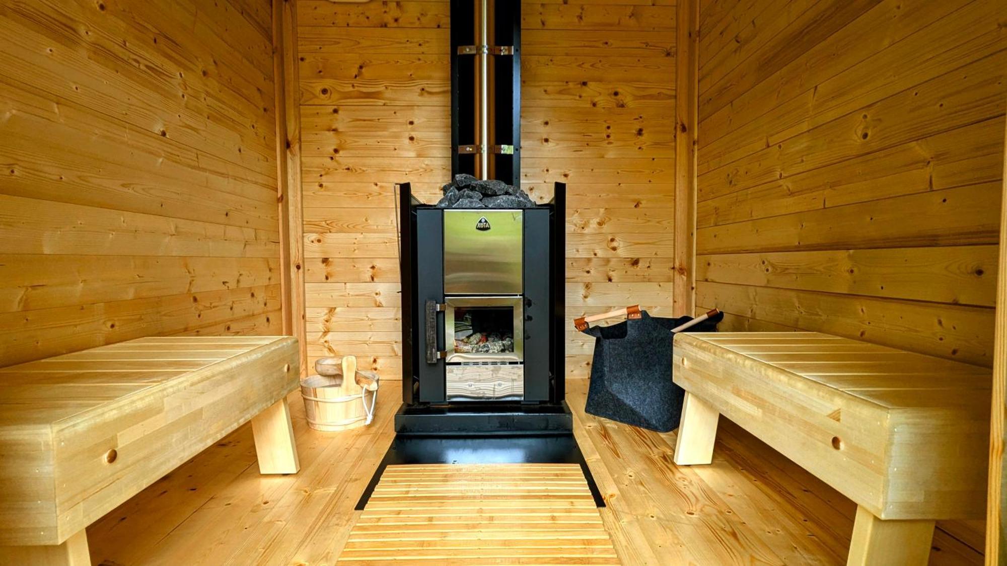 Villa Emlyn'S Coppice - Luxury Woodland Glamping à Holywell  Extérieur photo