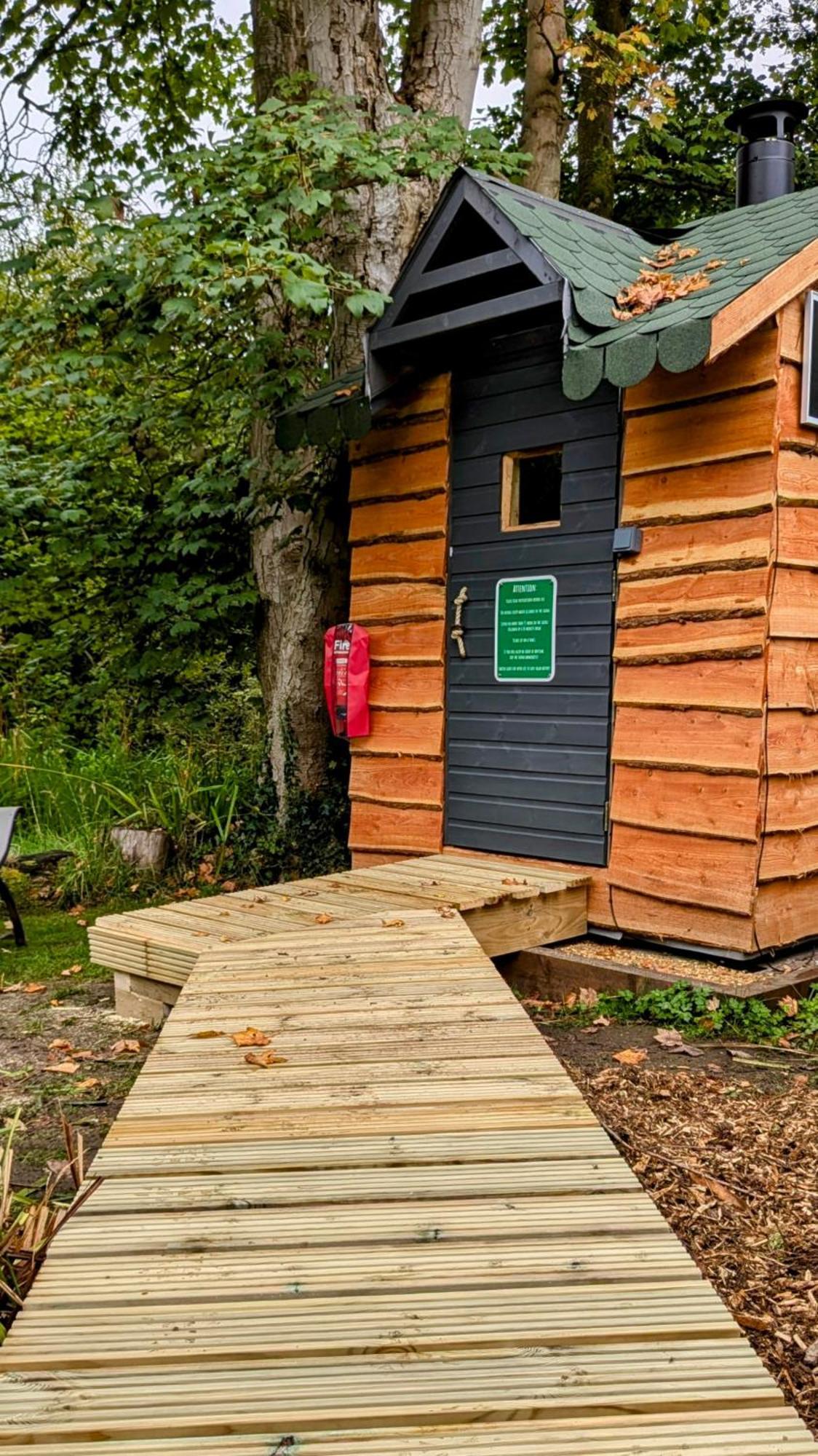 Villa Emlyn'S Coppice - Luxury Woodland Glamping à Holywell  Extérieur photo