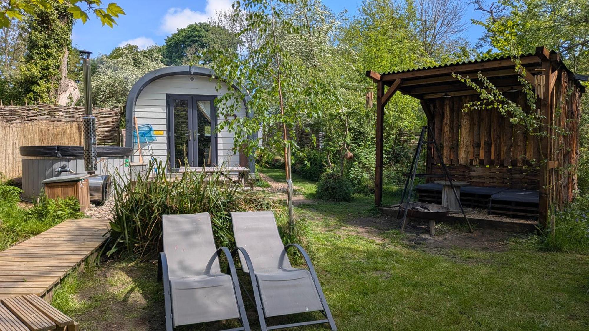 Villa Emlyn'S Coppice - Luxury Woodland Glamping à Holywell  Extérieur photo